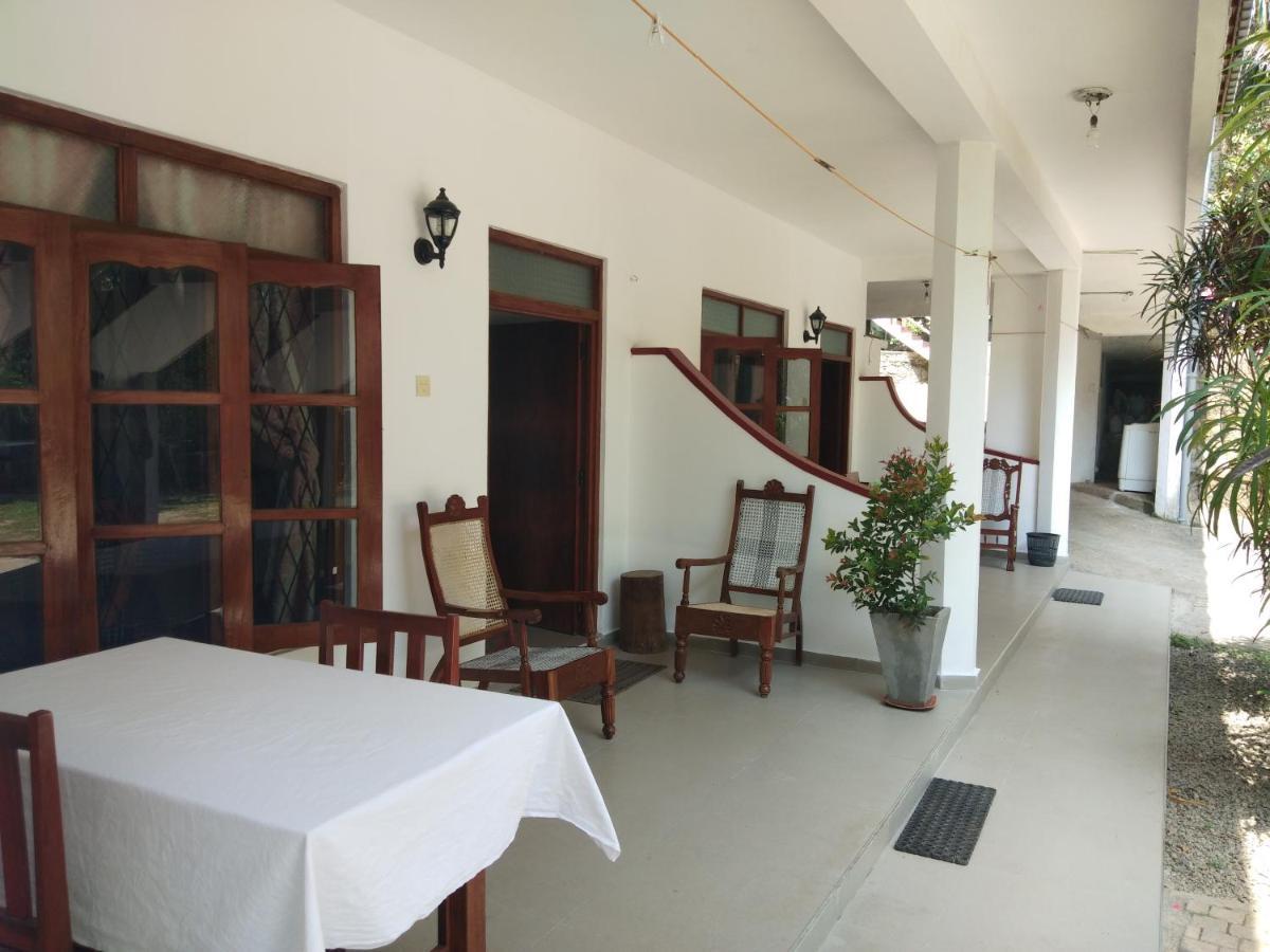 Hotel Rock House Unawatuna Exterior foto